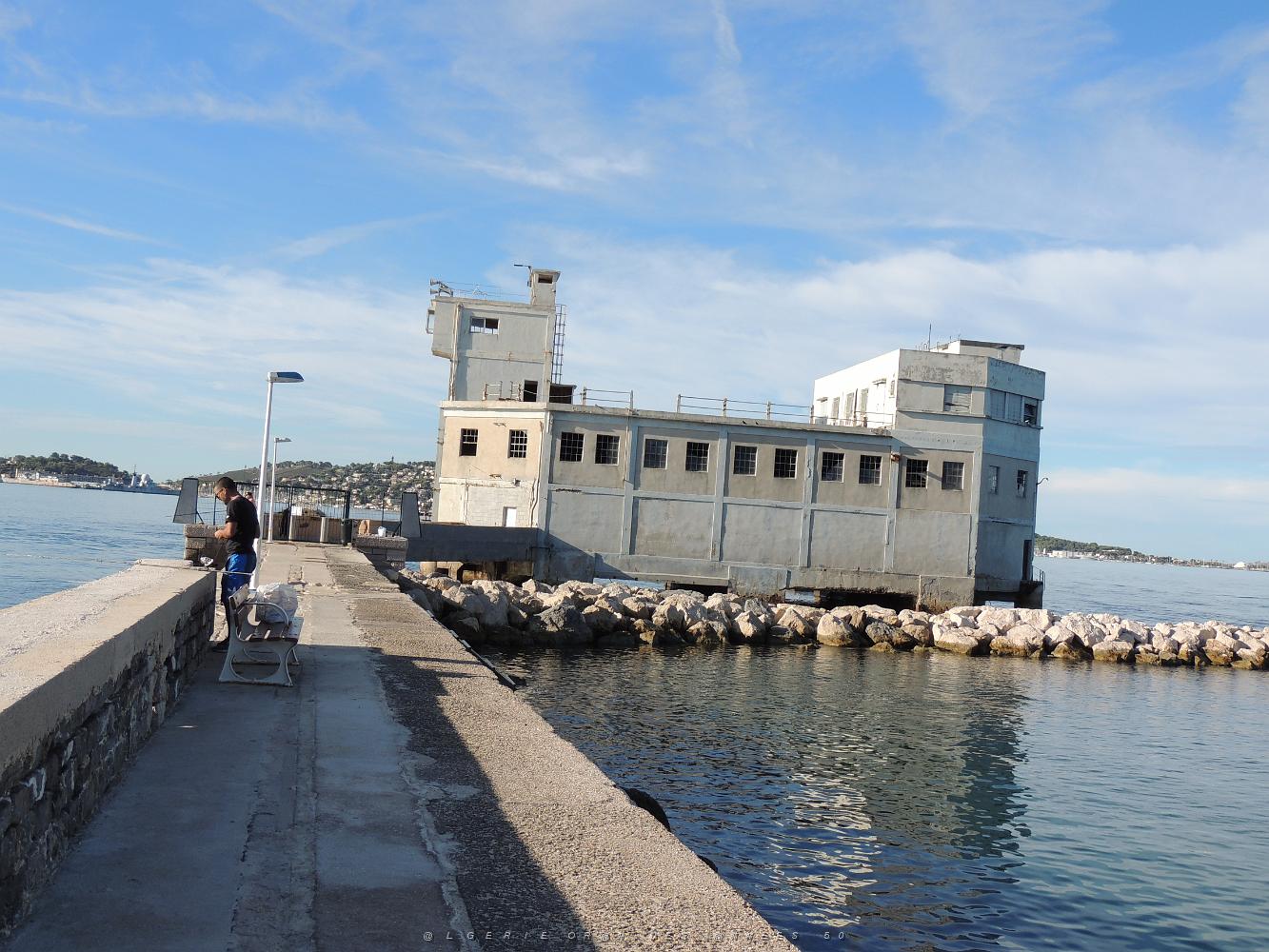 22 Toulon ancien Batiment des torpilles.JPG -           